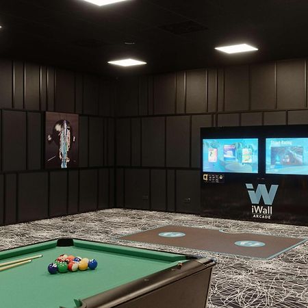 Radisson Blu Resort & Conference Center, Ostroda Mazury 外观 照片 A pool table with a wall mounted TV