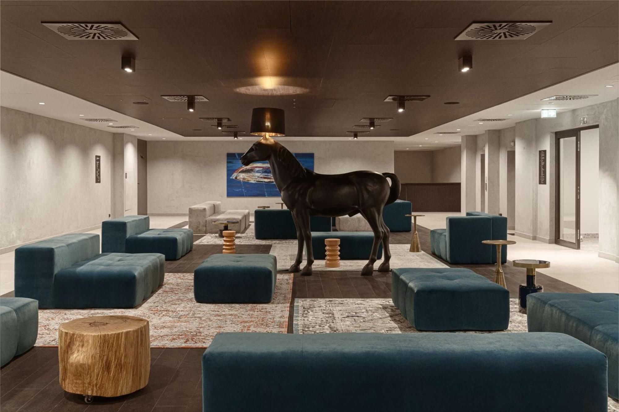 Radisson Blu Resort & Conference Center, Ostroda Mazury 外观 照片 The interior of the new terminal